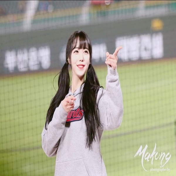 롯데 자이언츠 치어리더 안주연, 남심 흔드는 외모 < 방송/연예 < 문화 < 기사본문 - 금강일보