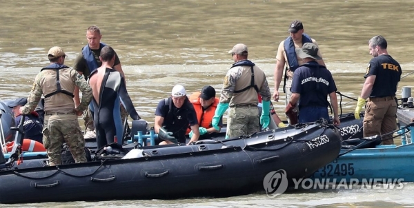 헝가리 유람선 침몰 후 20대 한국인 남성 시신 수습