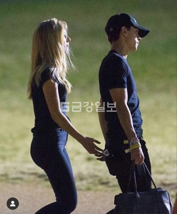 톰 홀랜드 여자친구, 다정한 모습...내한 당시 훈훈한 행보 톰 홀랜드 여자친구, 다정한 모습...내한 당시 훈훈한 행보
