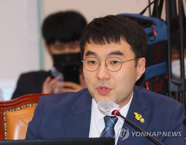 '코인 논란' <b>김남국 국회의원 프로필</b>은?