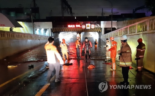 [종합] 전국 비 피해, 물폭탄에 중대본 위기 경보단계 '심각' 발령... 중...