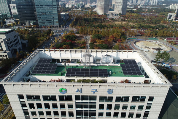 서구청 본관에 설치된 태양광발전시설. 대전 서구 제공