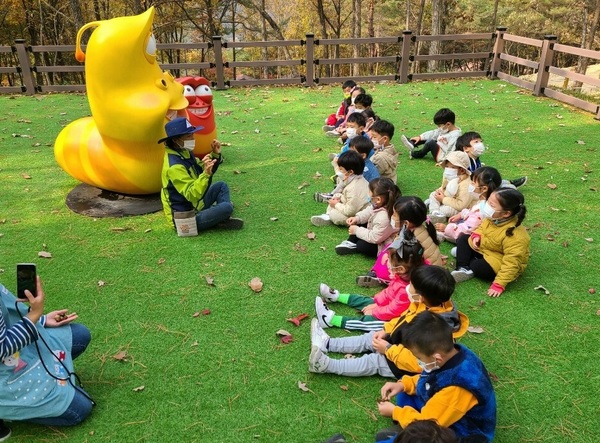단양 소선암유아숲체험원이 어린이들로부터 인기를 얻고 있다. 단양군 제공
