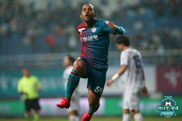 득점 후 기뻐하는 에디뉴. 한국프로축구연맹 제공