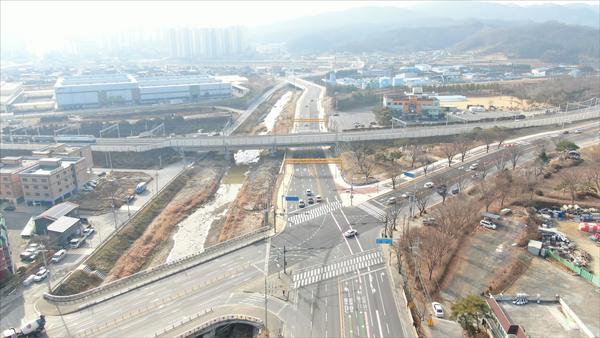 제천시 남부권을 연결하는 4차선 도시계획도로가 전면 개통했다. 제천시 제공