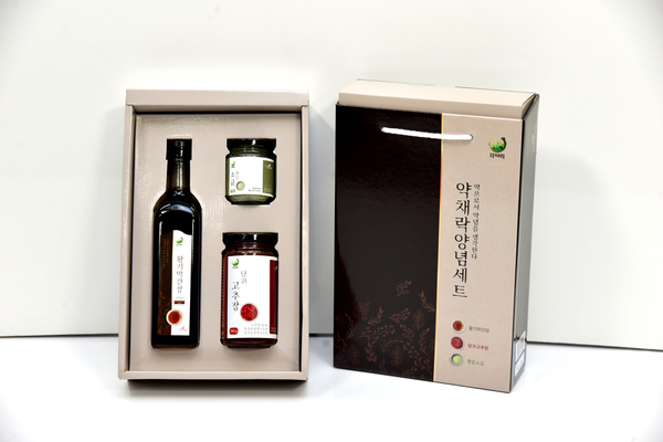 제천시가 최근 출시한 약채락 양념세트. 제천시 제공