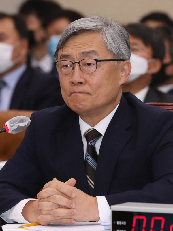 감사원(감사원장 최재형)은 구랍 29일 ‘행정중심복합도시건설청(행복청) 기관정기감사’ 결과를 공개하고 위법과 부당 등을 지적하고 개선을 촉구했다. 이 결과는 본보가 현재 보도 중인 내용과 일맥상통한다. 사진은 최재형 감사원장. 서중권 기자