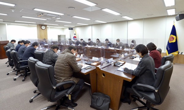 세종특별자치시의회(의장 이태환)는 지난 11일 의정실에서 새해 첫 의정 간담회를 열고 새해 업무 추진 계획 및 주요 현안에 대한 보고를 청취했다. 세종시의회 제공
