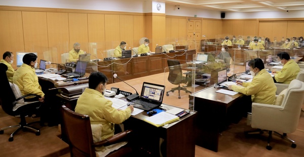 대전시의회 4차산업혁명특별위원회(위원장 윤용대)는 지난 25일 제4차 회의를 열고 대전을 ‘4차 산업혁명 특별시’로 도약시키기 위한 계획에 대해 의견을 나눴다. 대전시의회 제공