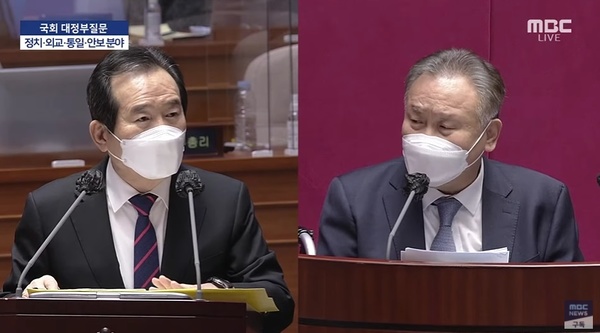 지난 4일 국회 본회의 정치·외교·통일·안보 분야 대정부 질문에서 정세균 국무총리(왼쪽)가 이상민 의원의 질의에 답변하고 있다. MBC 생중계 화면을 캡처한 사진. 최 일 기자