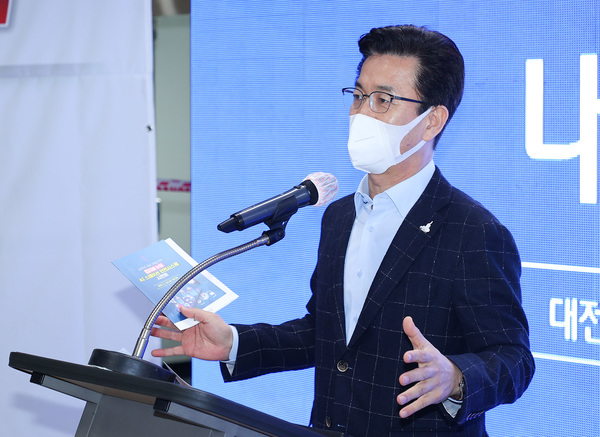허태정 대전시장이 24일 대전도시철도 시청역에서 열린인공지능(AI) 스테이션 안전시스템 시연회에서 인사말을 하고 있다. 대전시 제공 