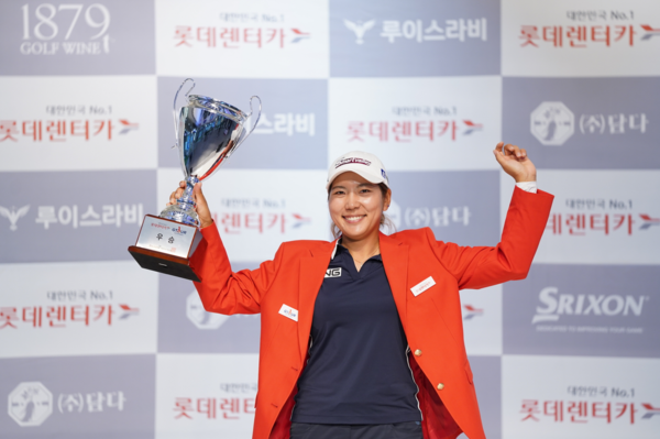 지난 4일 무안컨트리클럽에서 열린 ‘무안CC?올포유 드림투어 4차전'에서 KLPGA 입회 6년 만에 우승을 차지한 박단유 프로. 골프존 제공