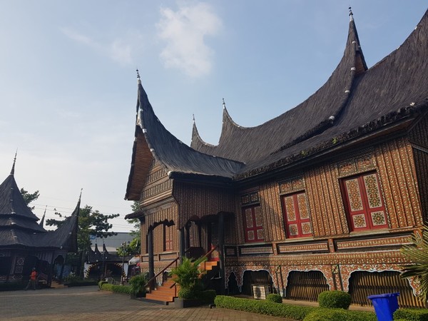 서부 수마트라 가옥