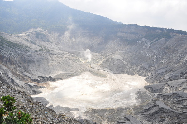 화산분화구 용암