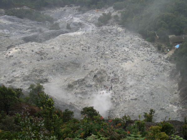 용암이 흐르는 계곡 전경