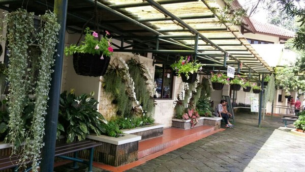 정문 옆 휴게소