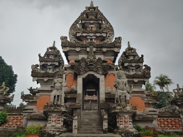 힌두사원 뿌라 전경