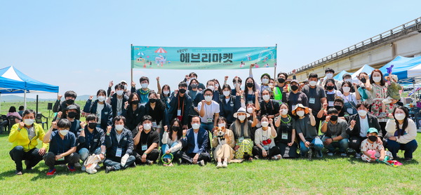 적막한 농촌에 이렇게 많은 젊은이들이 발걸음을 내딛는 것이 얼마 만인가.