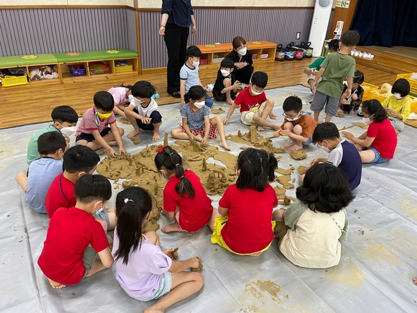 찾아오는 흙놀이 체험 모습.
