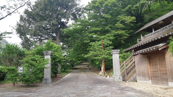 도공이삼평비 입구