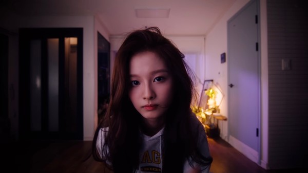 설윤. JYPn 공식 트위터