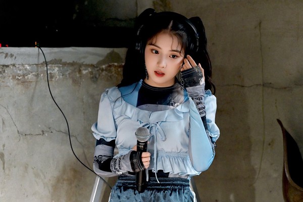 지우. JYPn 공식 트위터