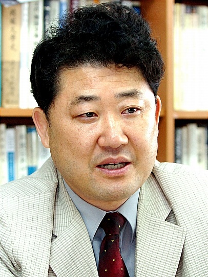 김완하 시인(한남대 교수)