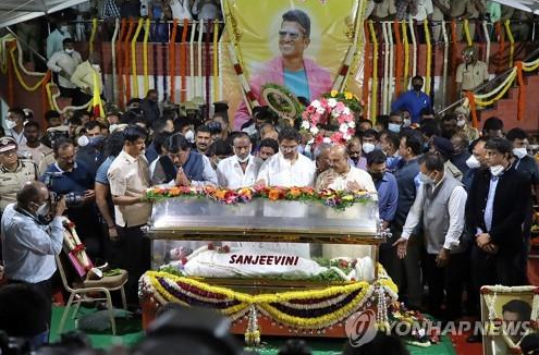 라지쿠마르 빈소 / 연합