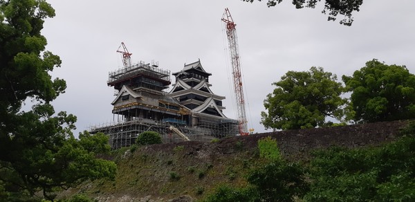 보수 중인 천수각