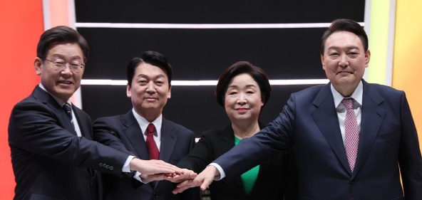 왼쪽부터 더불어민주당 이재명 후보, 국민의당 안철수 후보, 정의당 심상정 후보, 국민의힘 윤석열 후보 / 연합