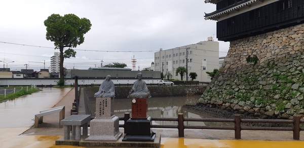 구로다 본처 좌상