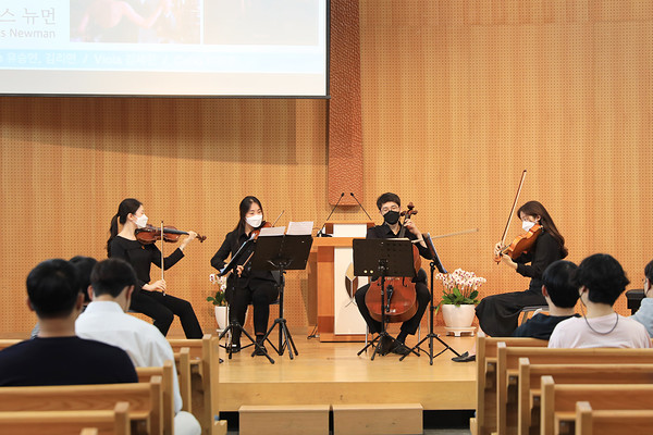 지난 12일 대전예술의전당 청년오케스트라가 한남대학교에서 공연을 펼치고 있다. 한남대 제공