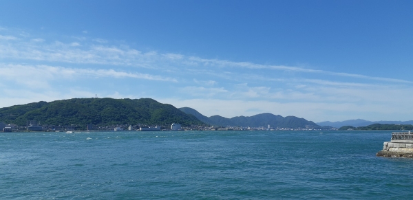 칸몬해협 건너 모지항 전경