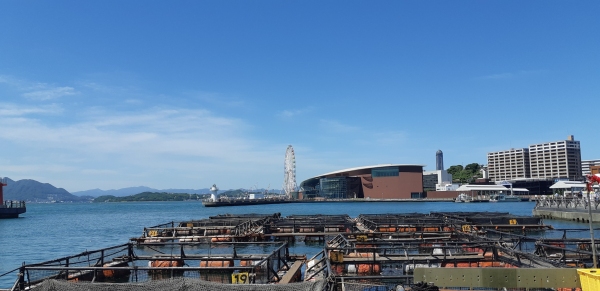 가라토시장 어류 가두리