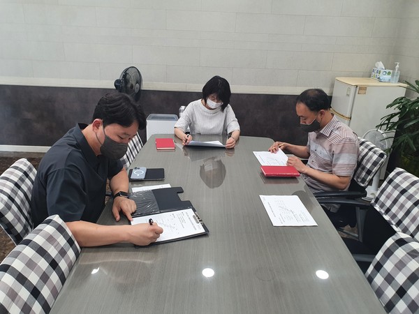  대한적십자사 대전세종지사 부패방지시책 점검단이 최근 2022년도 상반기 회의를 실시하고 있다. 대한적십자사 대전세종지사 제공