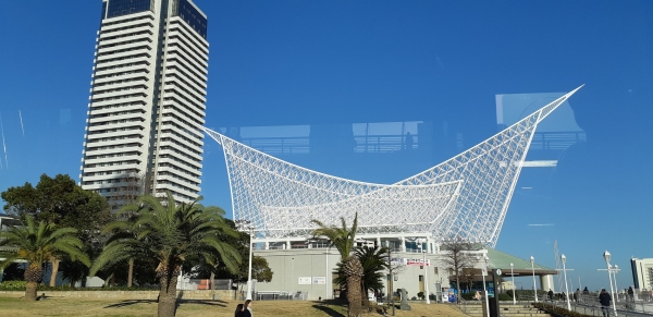 시티투어 정류장에서 본 고베항