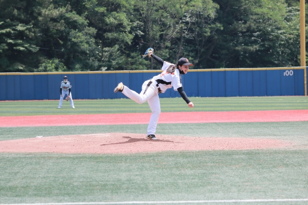 공을 던지고 있는 대전레이디스여자야구단 투수 김보미. 대전전레이디스여자야구단 제공.