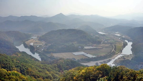 11구간 구봉산에서 내려다 본 노루벌.