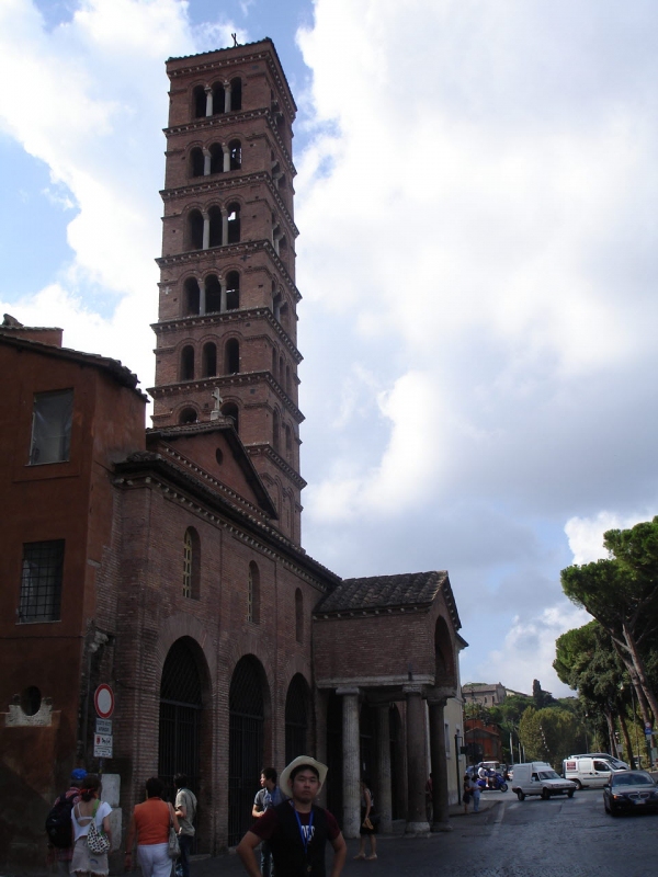 성모마리아성당 종탑과 아들