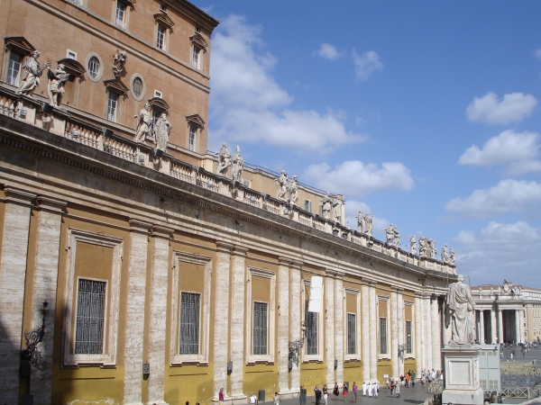 원주위의 성인상과 사도 바울