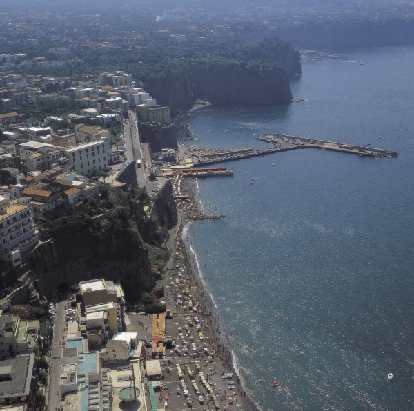 소렌토 항구 전경