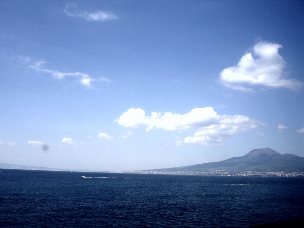 소렌토에서 바라본 나폴리항