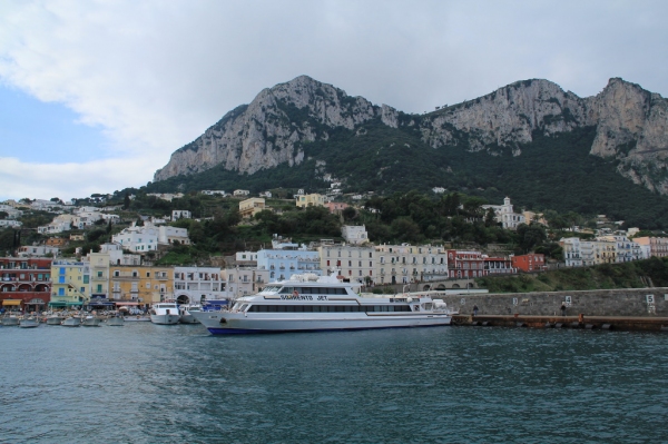 카프리섬의 마리나그란데 항