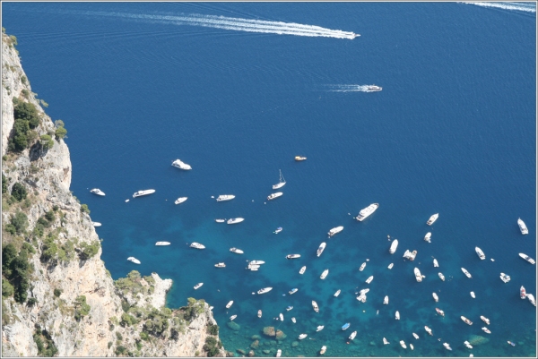 정상에서 본 요트들