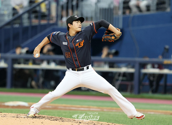 호투하고 있는 이태양 선수. 한화이글스 제공