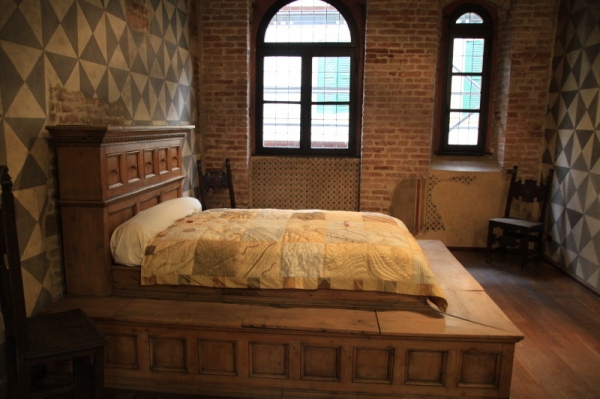 2층 줄리엣의 침대