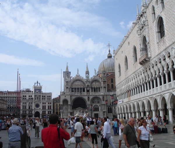 두칼레궁 앞에서 본 산마르코 광장