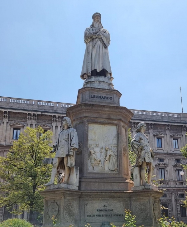 다빈치 동상