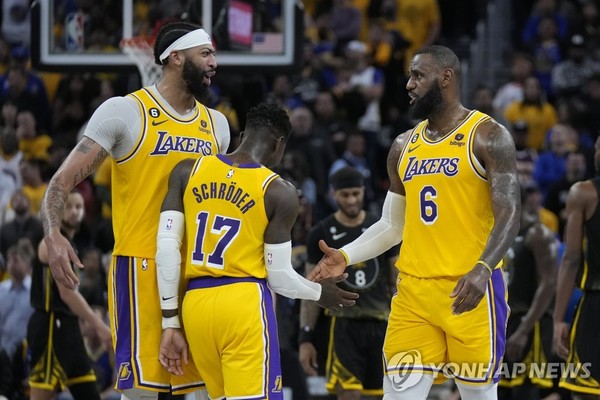 사진 = 레이커스 선수들 / 연합뉴스