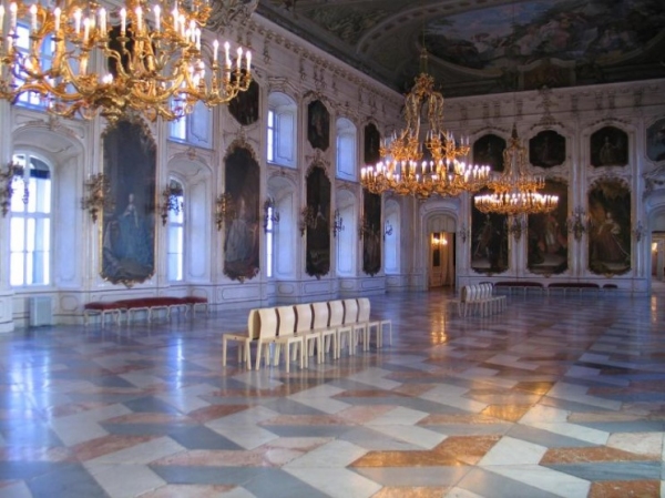 궁전 로비 초상화